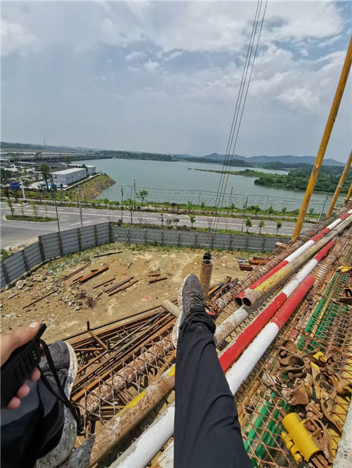 平邑县作业中发生设备损坏或人员意外，责任怎么划分？