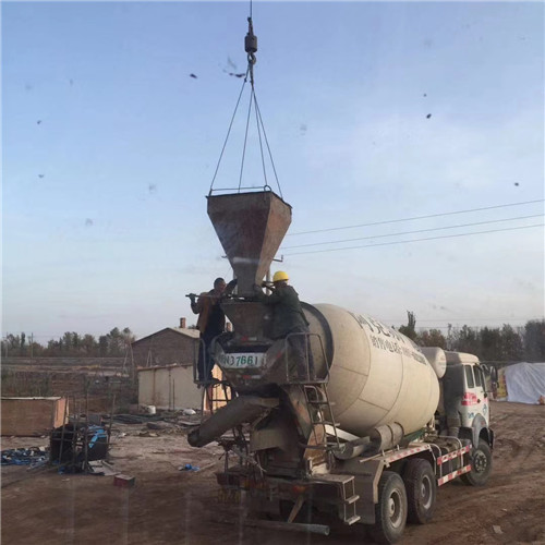 平邑县“精准瞄准”—— 吊车的 “定位导航” 技术